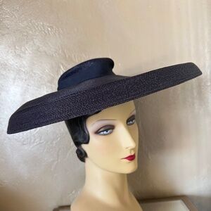 SPLENDID 1950s' NAVY STRAW CART WEHEEL HAT WITH GROSGRAIN BAND
